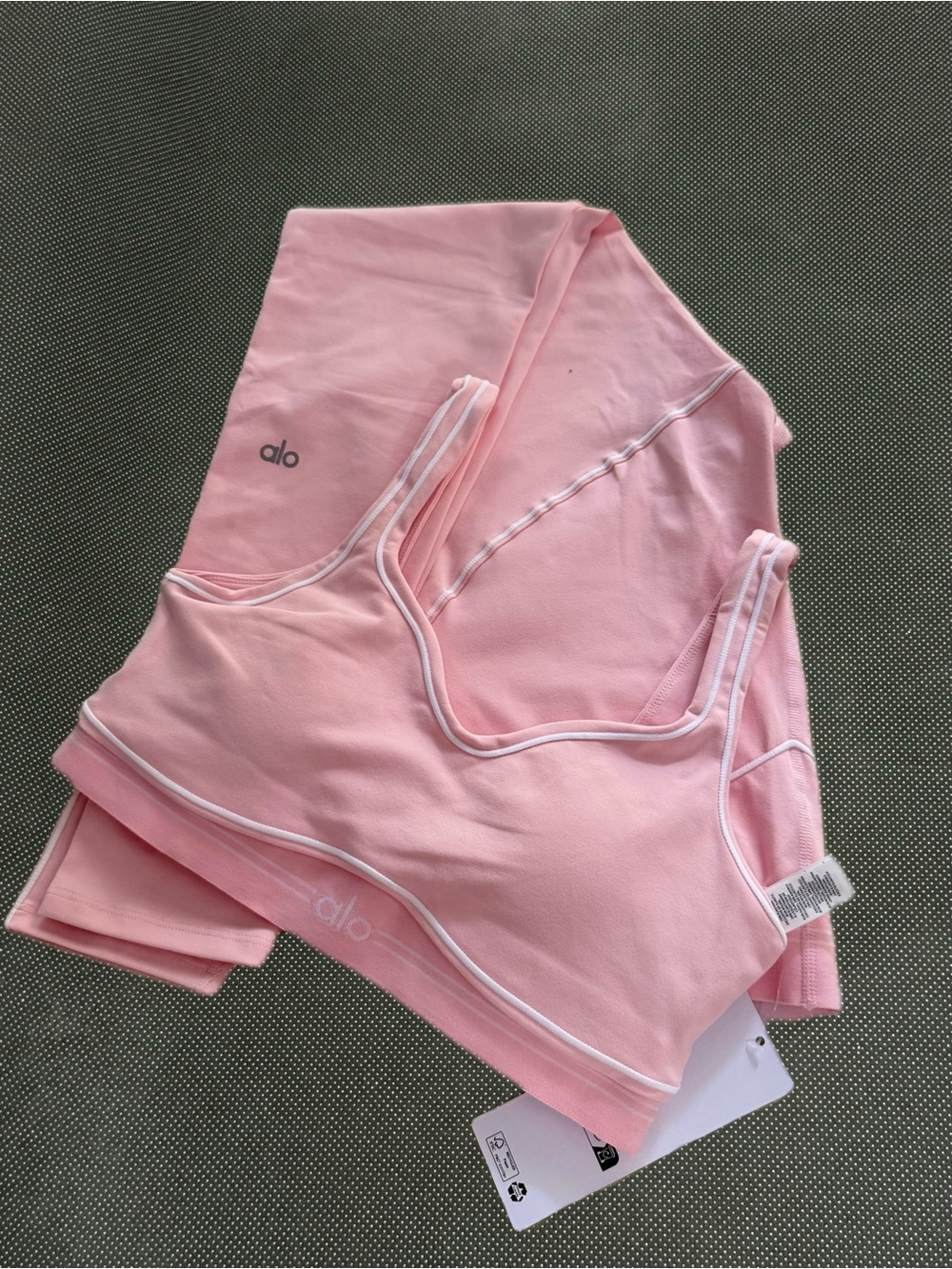 ALO Yoga Light Pink High-Waist Leggings and Matching Sports Bra Set - Picture 3 of 4